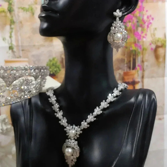 7pc. Tiara Bridal set.  ( Your choice of Necklace Sets ) See last 2 pictures - Picture 3 of 16